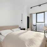 Appartement Stylish With Views And Parking In The Prestigious Hanza Tower With Swimming Pool By Renters Szczecin