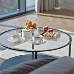 Stylish With Views And Parking In The Prestigious Hanza Tower With Swimming Pool By Renters Appartement Szczecin