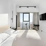 Stylish With Views And Parking In The Prestigious Hanza Tower With Swimming Pool By Renters