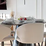 Stylish With Views And Parking In The Prestigious Hanza Tower With Swimming Pool By Renters Appartement *