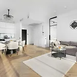 Stylish With Views And Parking In The Prestigious Hanza Tower With Swimming Pool By Renters Szczecin