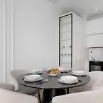 Stylish With Views And Parking In The Prestigious Hanza Tower With Swimming Pool By Renters Appartement *