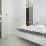 Appartement Stylish With Views And Parking In The Prestigious Hanza Tower With Swimming Pool By Renters *