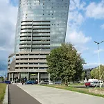Appartement Stylish With Views And Parking In The Prestigious Hanza Tower With Swimming Pool By Renters Szczecin