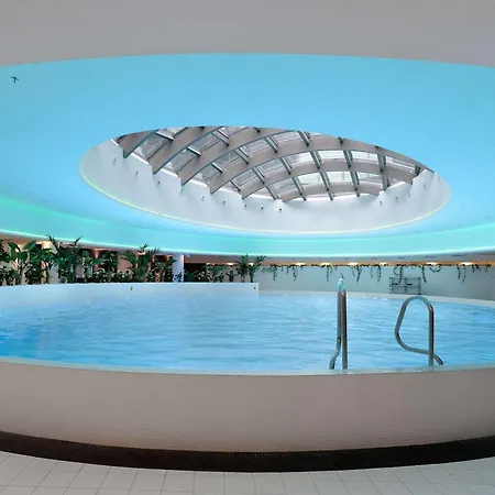 Stylish With Views And Parking In The Prestigious Hanza Tower With Swimming Pool By Renters 슈체친