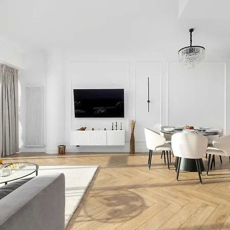 Stylish With Views And Parking In The Prestigious Hanza Tower With Swimming Pool By Renters 슈체친