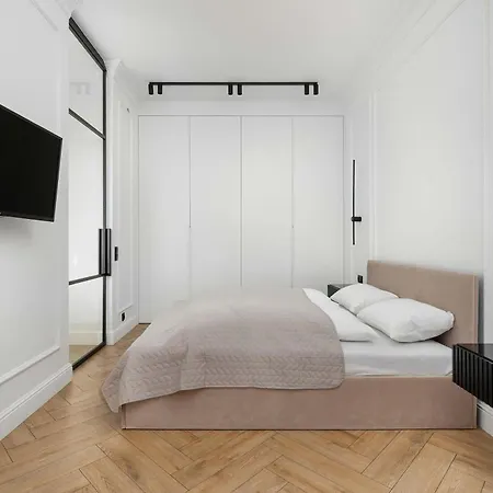 Stylish With Views And Parking In The Prestigious Hanza Tower With Swimming Pool By Renters *