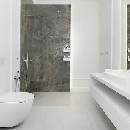 Stylish With Views And Parking In The Prestigious Hanza Tower With Swimming Pool By Renters *