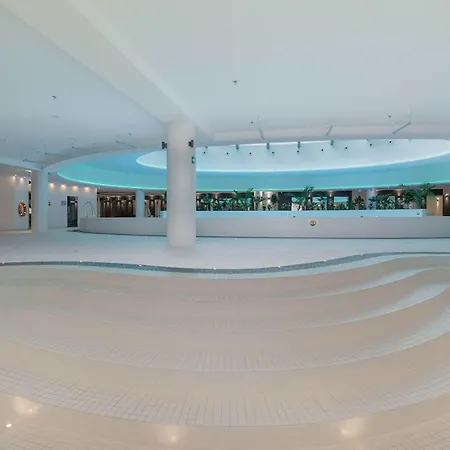 Stylish With Views And Parking In The Prestigious Hanza Tower With Swimming Pool By Renters 아파트 슈체친