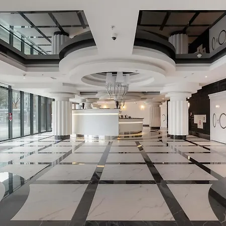 Stylish With Views And Parking In The Prestigious Hanza Tower With Swimming Pool By Renters Appartement Szczecin
