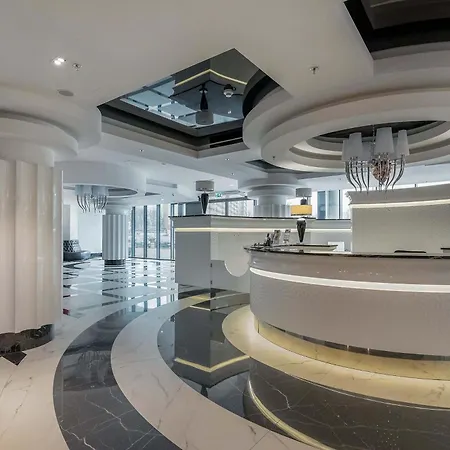 아파트 Stylish With Views And Parking In The Prestigious Hanza Tower With Swimming Pool By Renters *