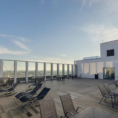 Stylish With Views And Parking In The Prestigious Hanza Tower With Swimming Pool By Renters 아파트 슈체친