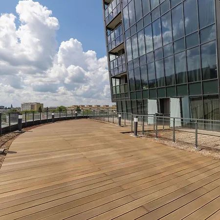 Stylish With Views And Parking In The Prestigious Hanza Tower With Swimming Pool By Renters *