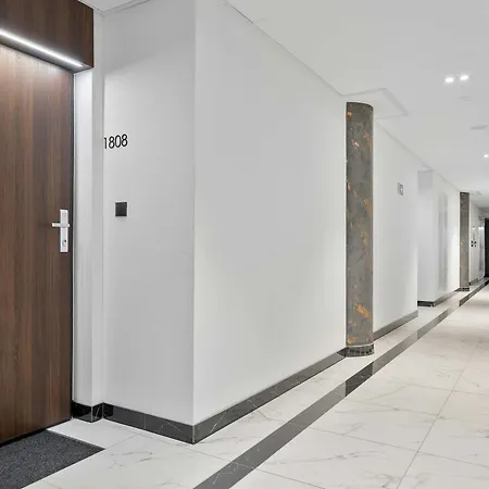 Appartement Stylish With Views And Parking In The Prestigious Hanza Tower With Swimming Pool By Renters Szczecin
