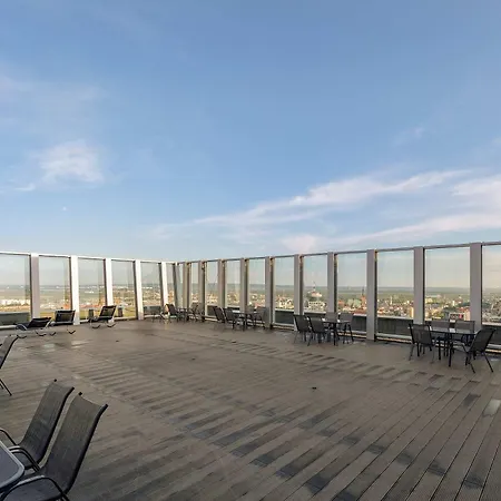 아파트 Stylish With Views And Parking In The Prestigious Hanza Tower With Swimming Pool By Renters