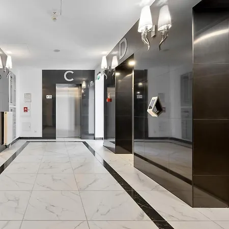 Stylish With Views And Parking In The Prestigious Hanza Tower With Swimming Pool By Renters Appartement *